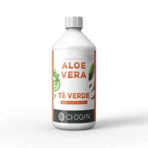 Saft und Fruchtfleisch der Aloe Vera mit grünem Tee